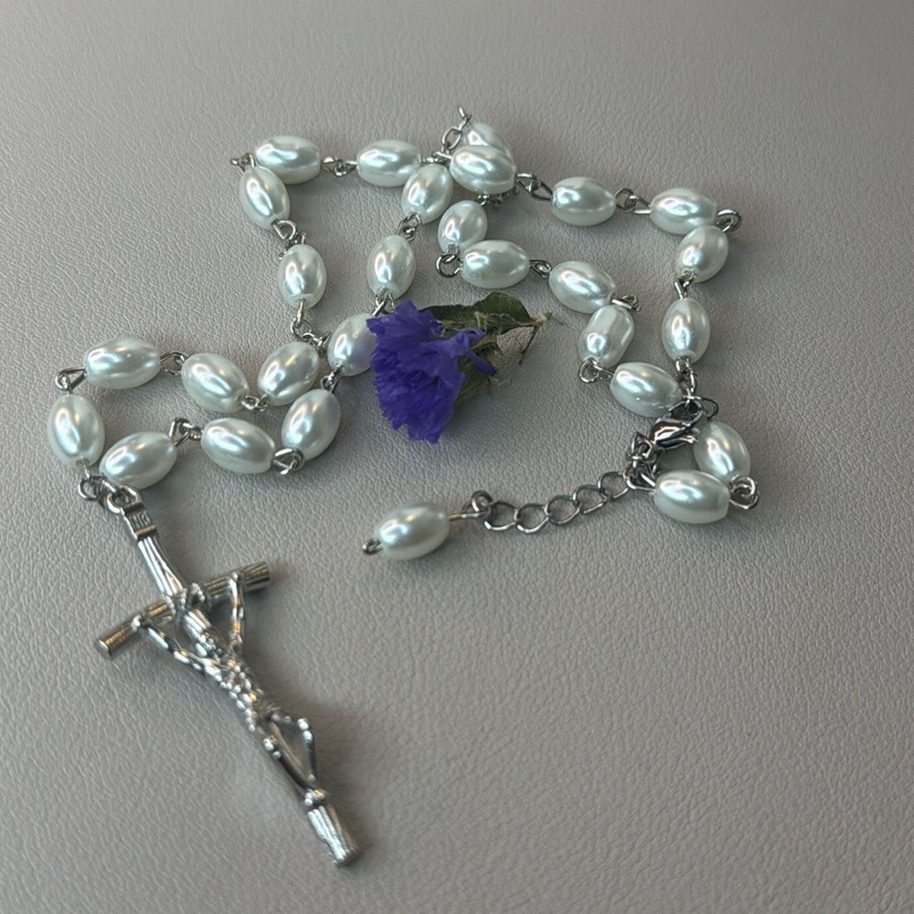 Cross choker necklace stainless and pearls 16.5” neck 🤍